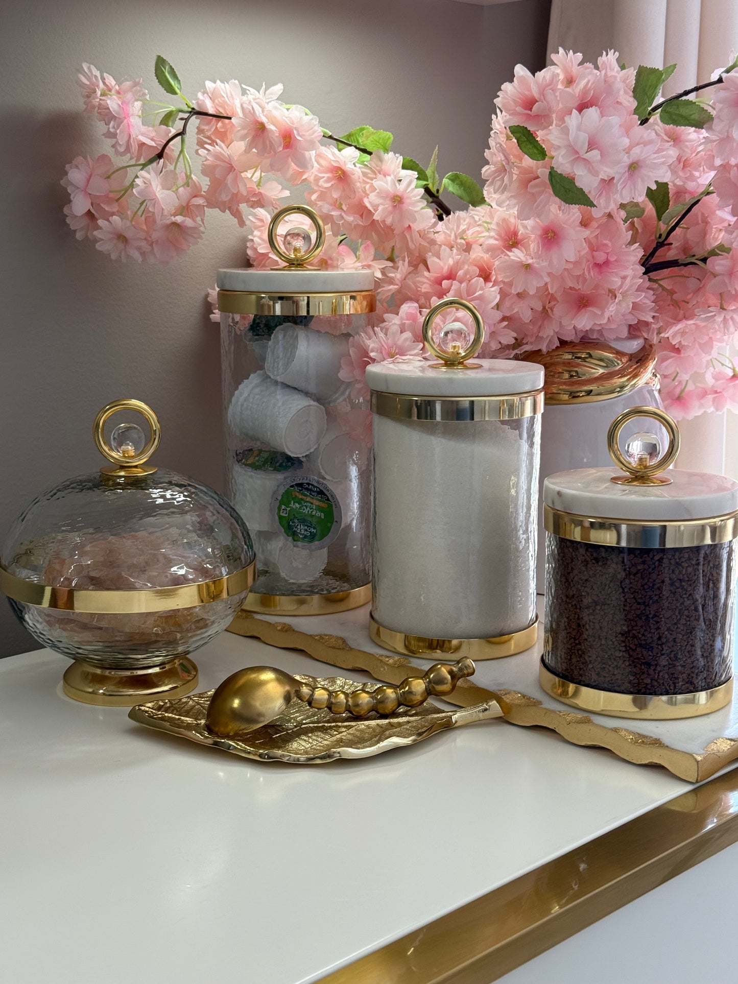 Candy jar Whit Gold Lid And Clear Ball.