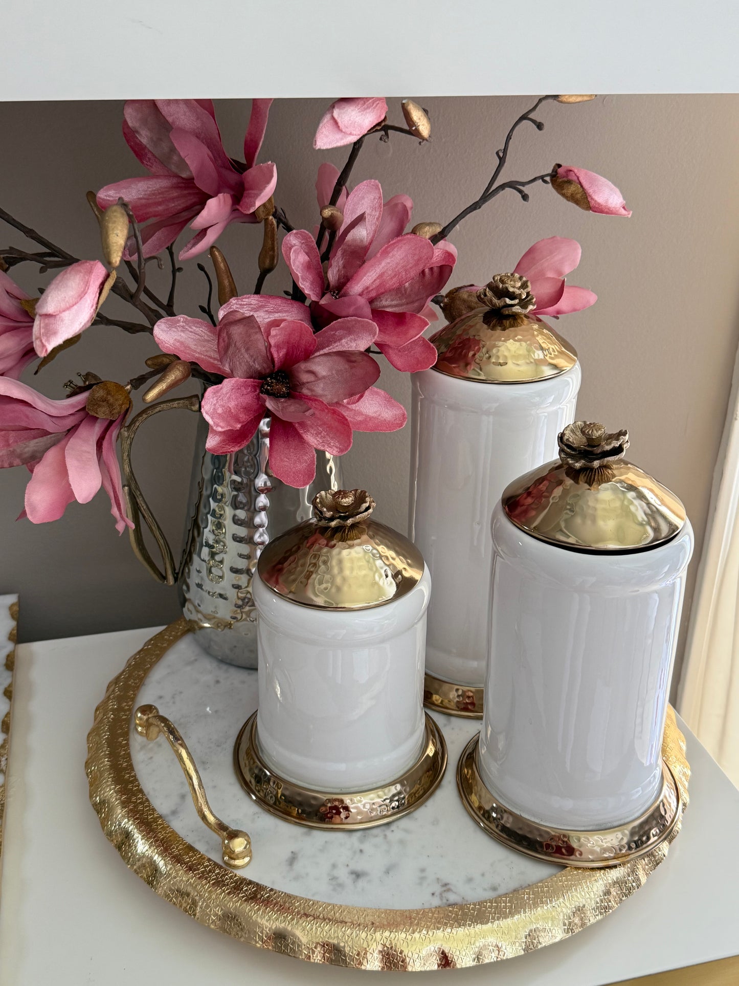 Set of 3 Glass Canisters Whit Gold Hammered Lid