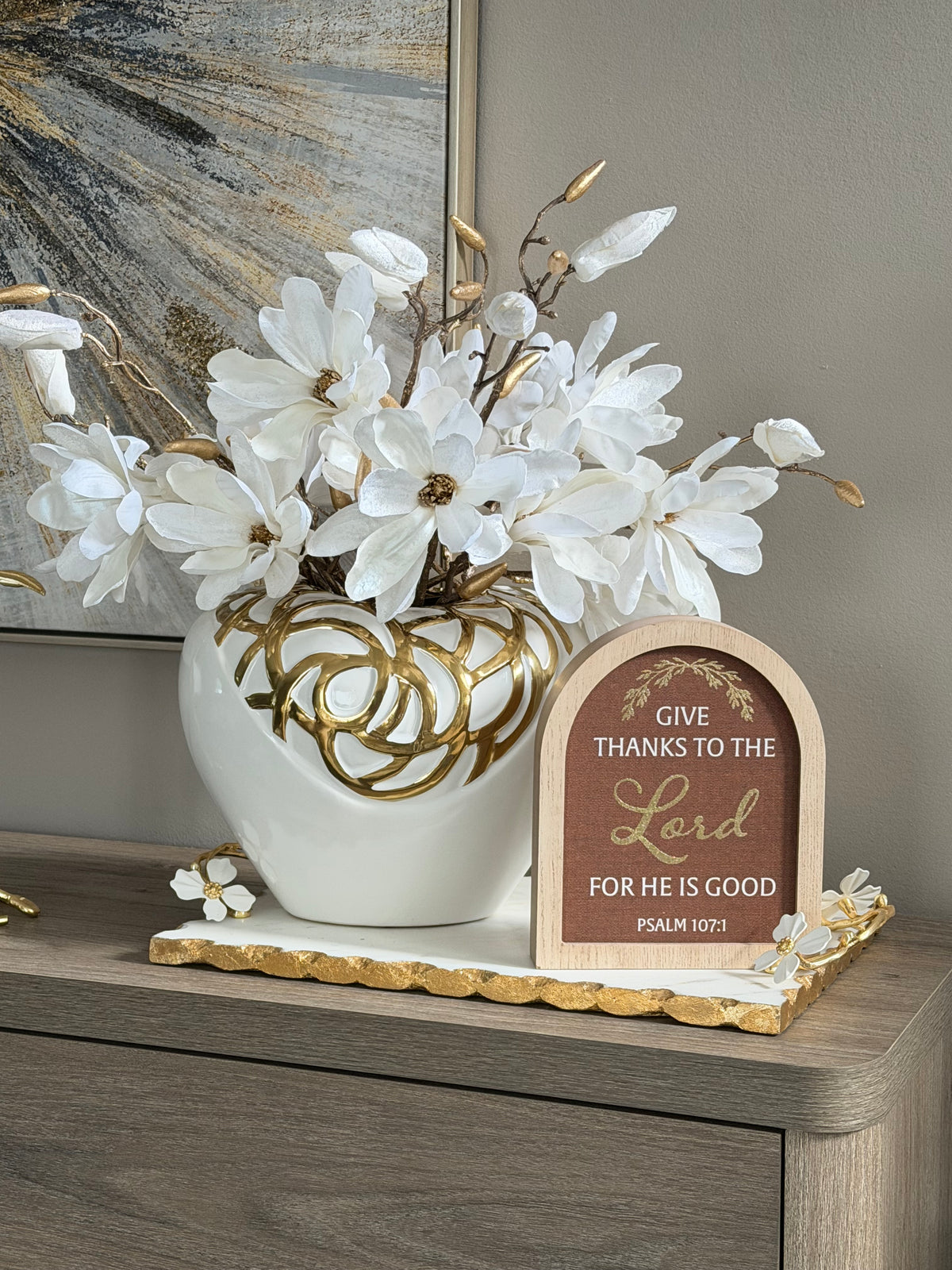 White vase with gold design (1 size)