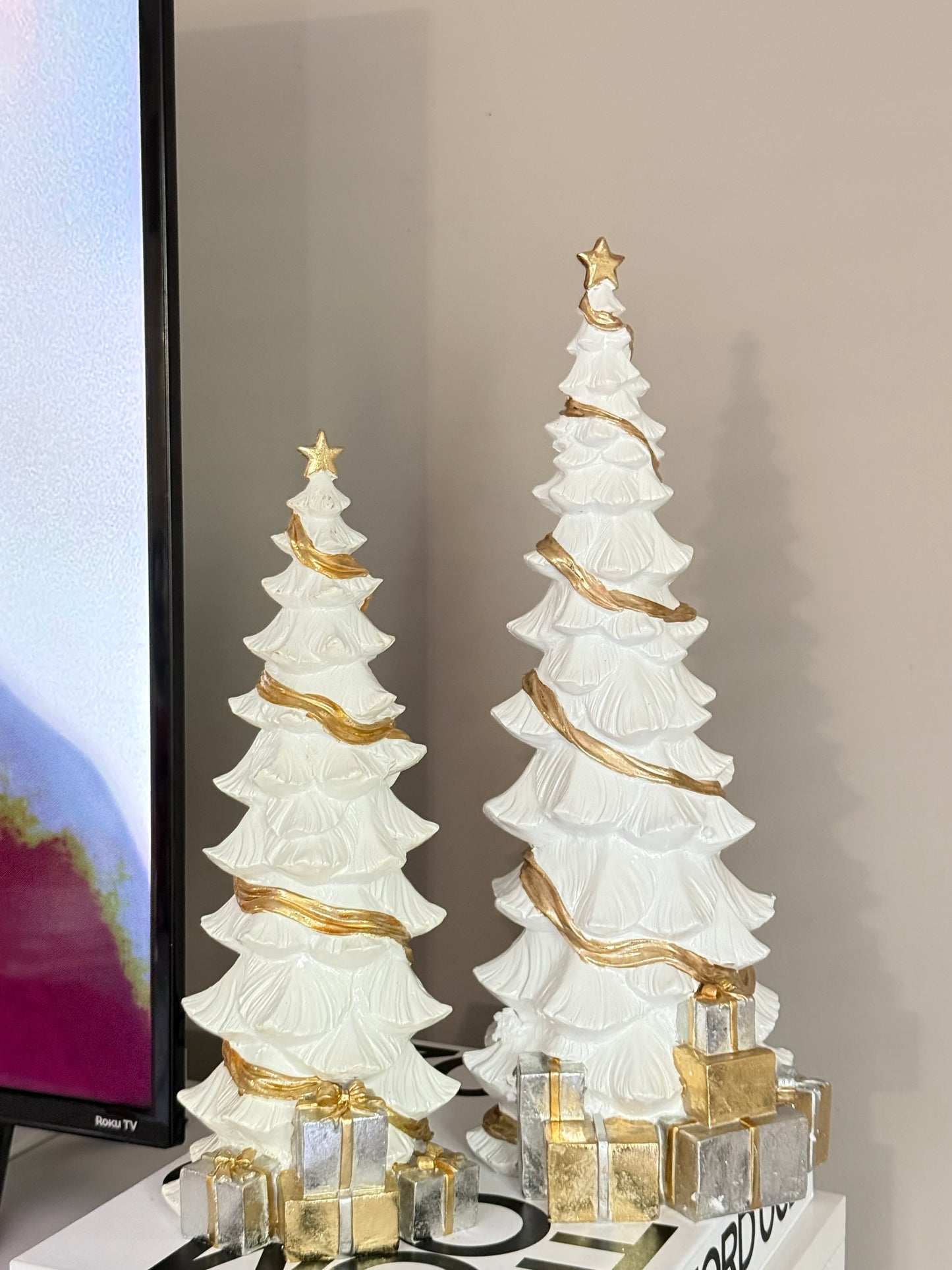 Set Of Two Pine 🌲 White And Twisted Gold Designs