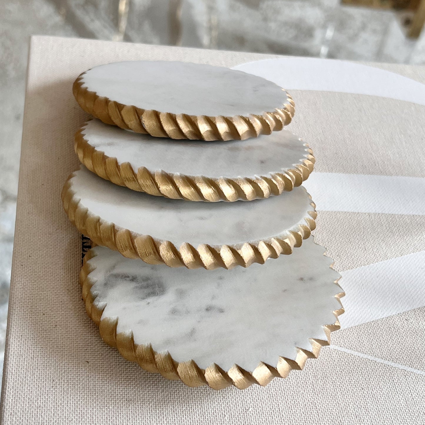 Set of 4 coasters white gold  edge