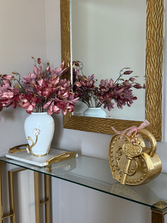 gold heart-shaped lock and key Valentine's Day decor made of Resin.