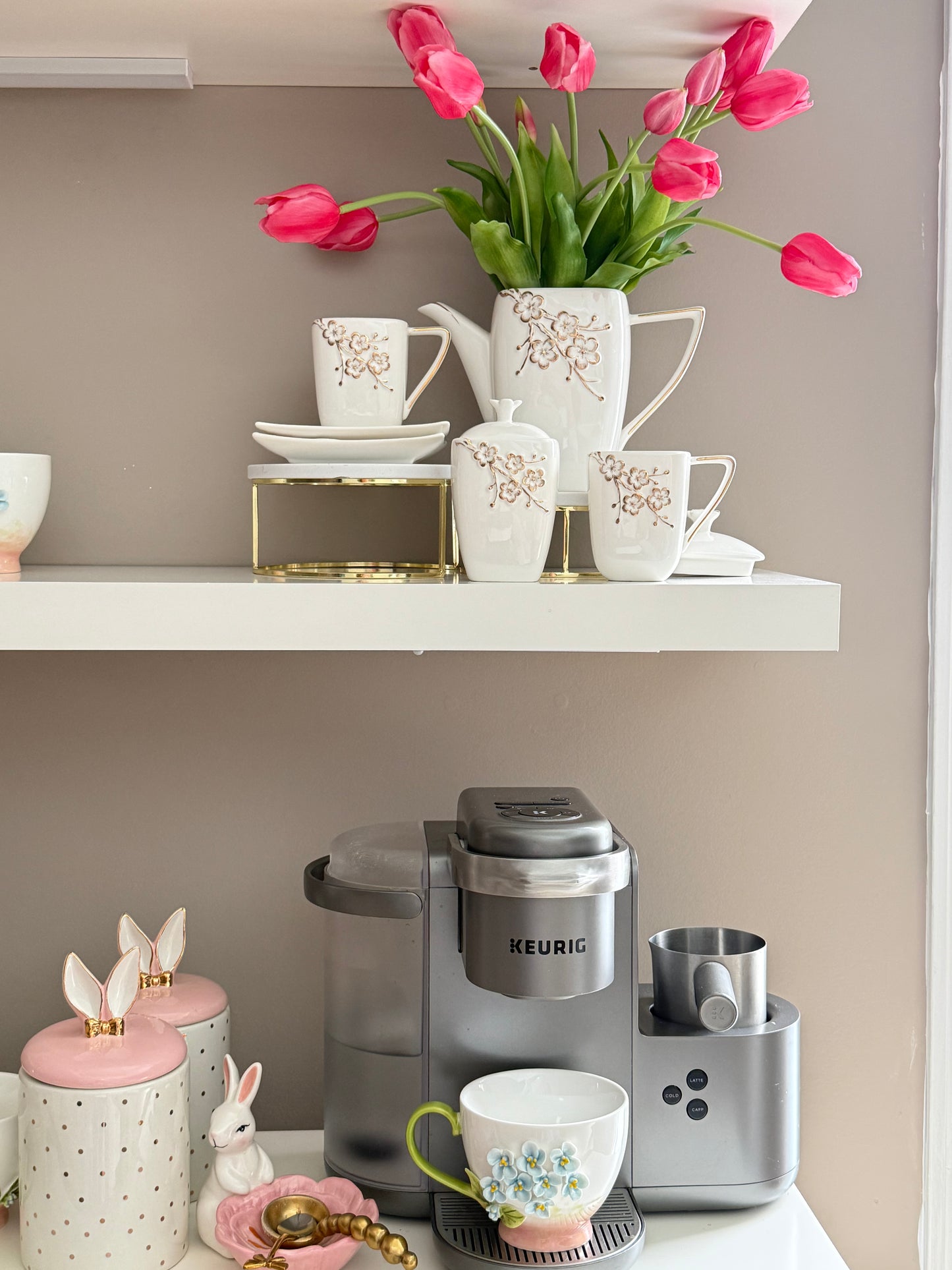 Tea Set With Gold Floral Artwork Design (6pcs)