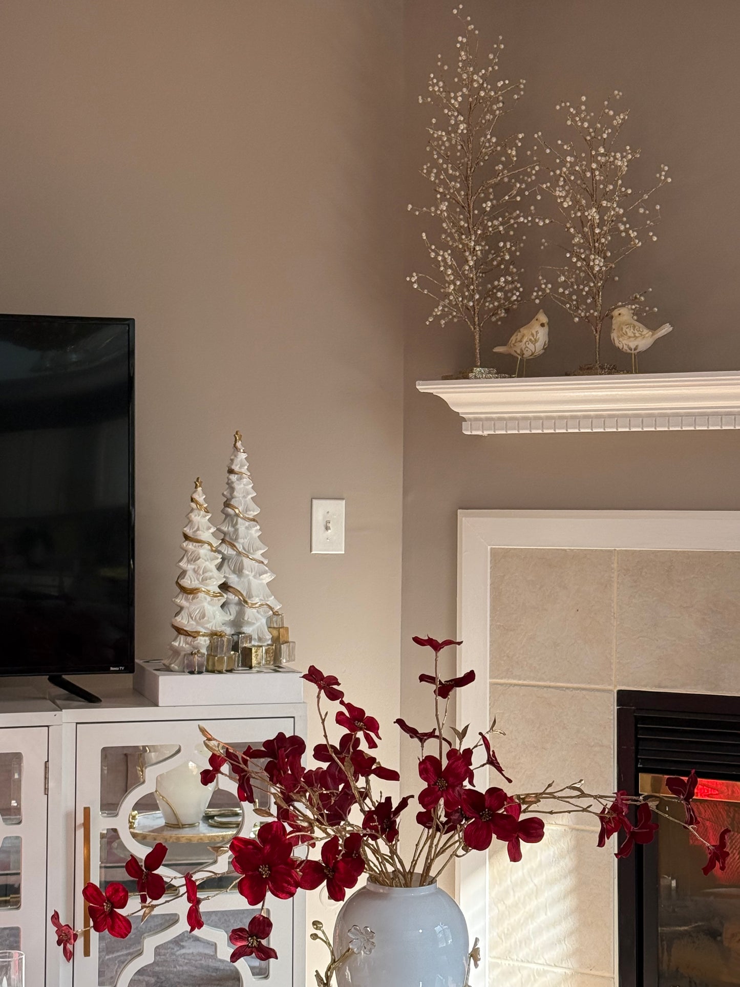 Set Of Two Pine 🌲 White And Twisted Gold Designs