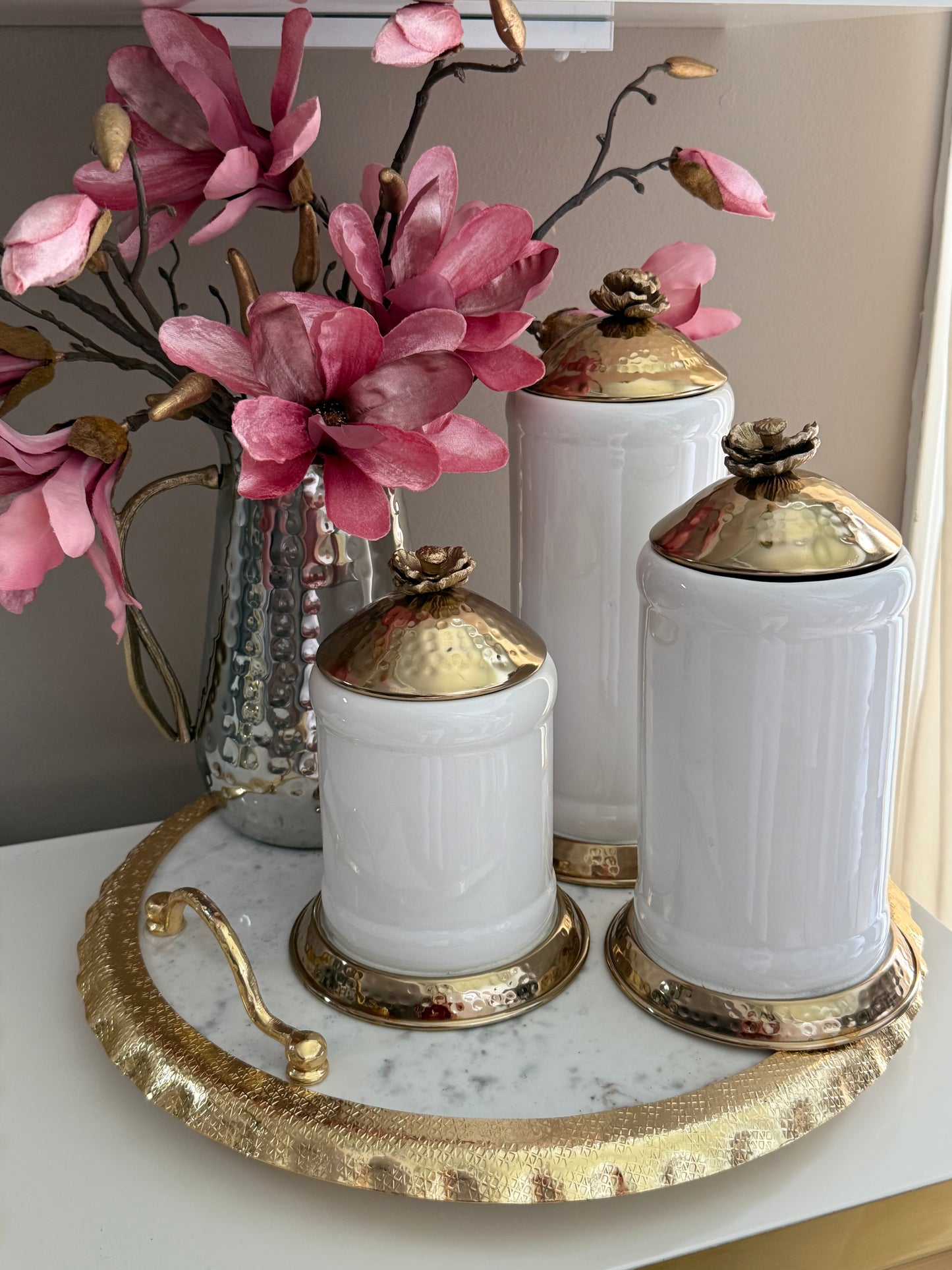 Set of 3 Glass Canisters Whit Gold Hammered Lid
