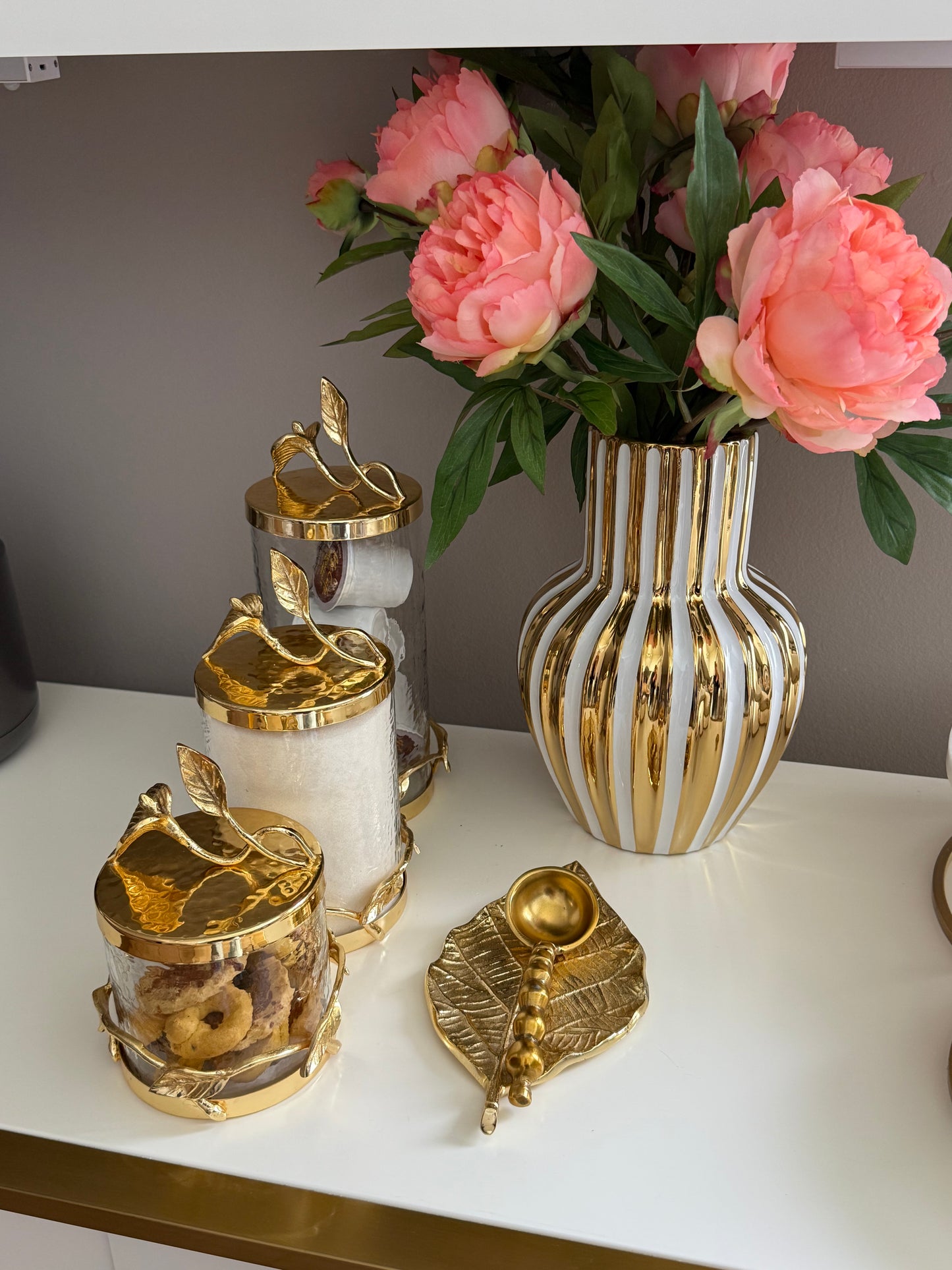 Set Of 3 Canisters Whit Leaf Design