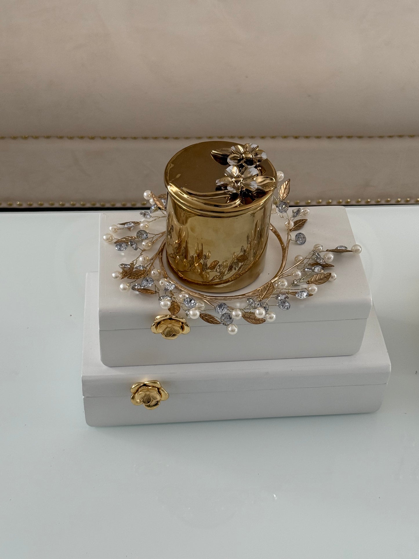 Small pearl and Cristal Crown.